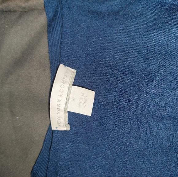 2 piece Ny&Company Aubrey capris and sweater ( can wear boots with capris) - Picture 2 of 7